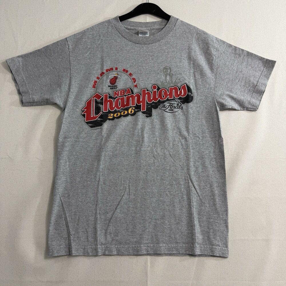 NBA Miami Heat Champs T Shirt 2006 Mens Medium (Fits Like A Small) Grey
